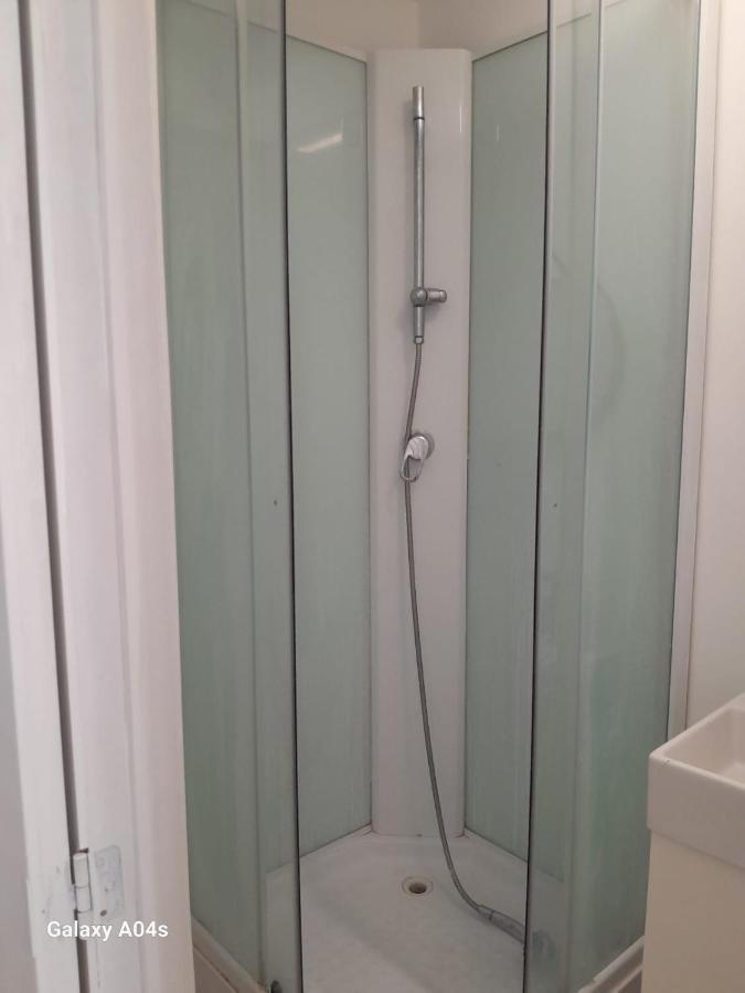 1 Bedroom Studio Sleeps 4, Brussels